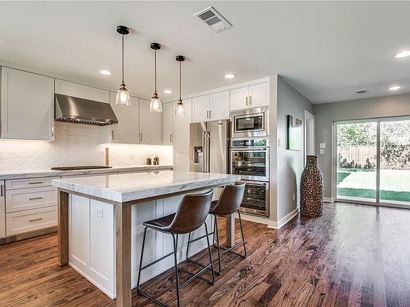 3rd image of 4011 Lomita Ln