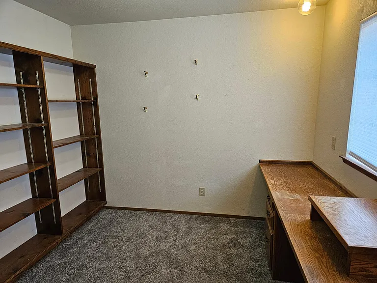 20351 Greenview Dr — Photo 9