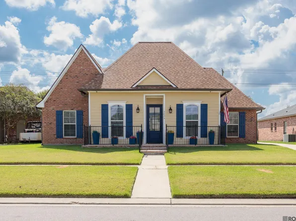 2034 Pointe South Dr, Zachary, LA 70791