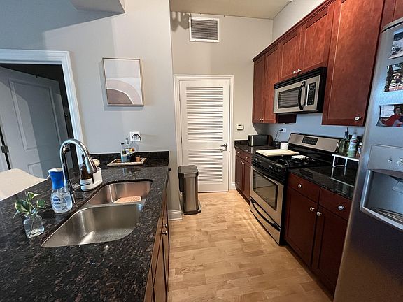 2nd image of 4814 N Clark St APT 504