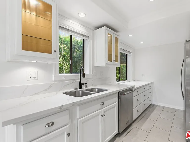 13025 W Moorpark St #101 — Photo 13