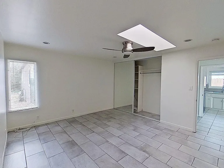 136 W Canada - Multi-unit — Photo 13