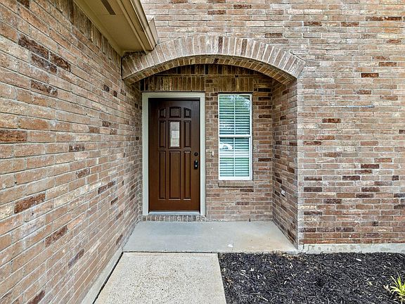 4th image of 403 Red Hawk Dr