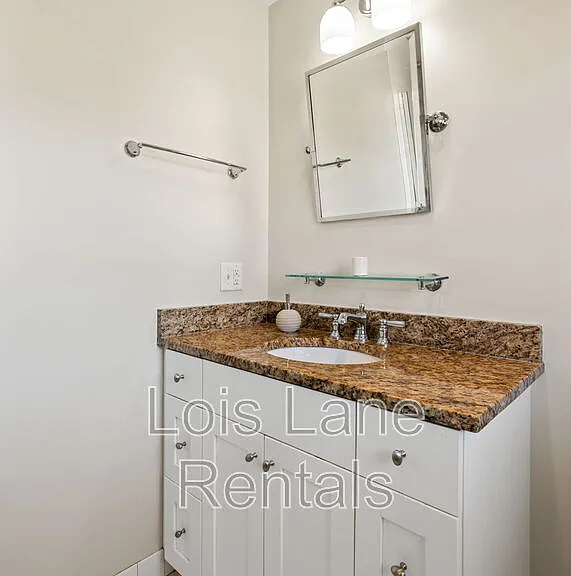 164 Queen St — Photo 13