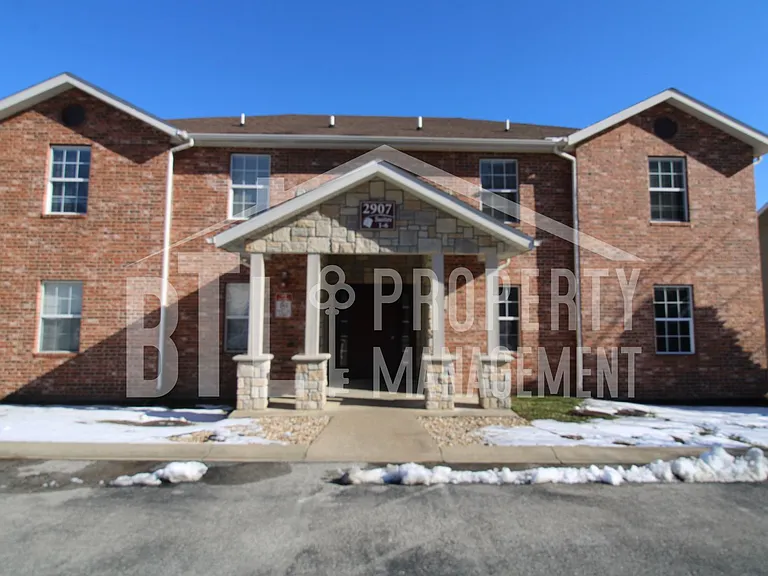2907 Vineyards Pkwy #2 — Photo 1