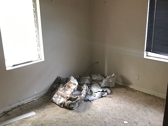 3rd image of 6613 Clayton Ln