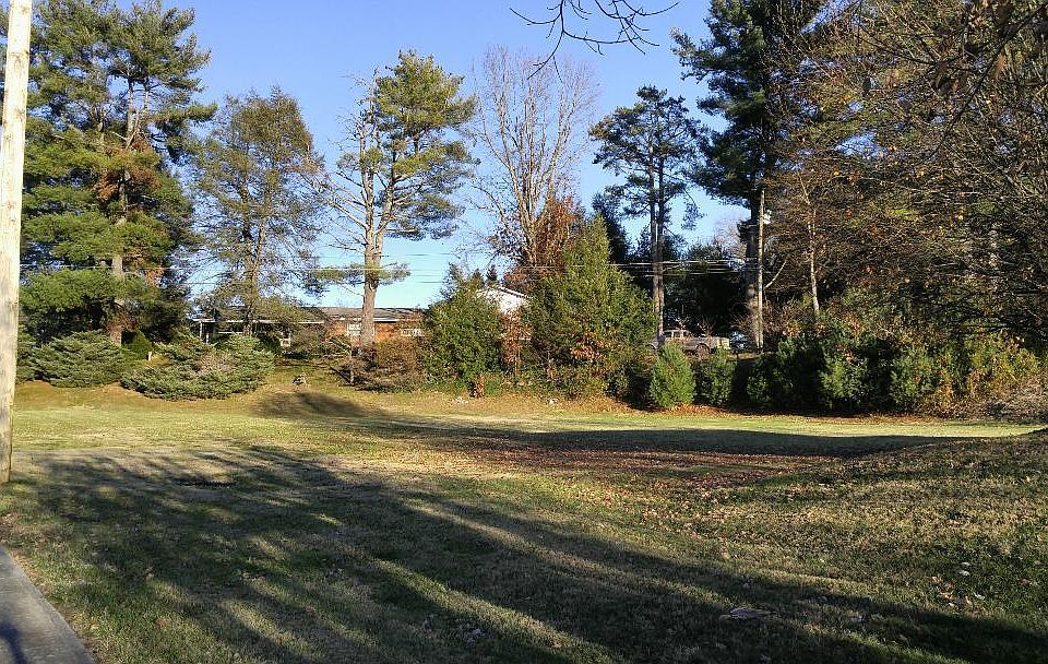 2nd image of 1709 Volunteer Pkwy