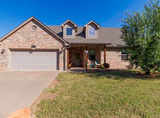 413 E Lake Dr, Medicine Park, OK 73557