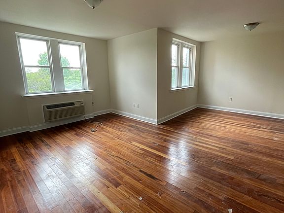 4th image of 744 E Vernon Rd #404