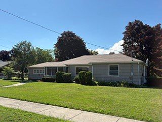 2nd image of 2204 Richmond Rd