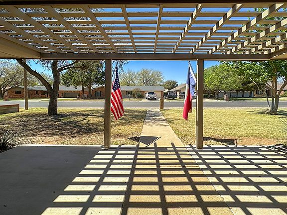 3rd image of 903 SW 9th St