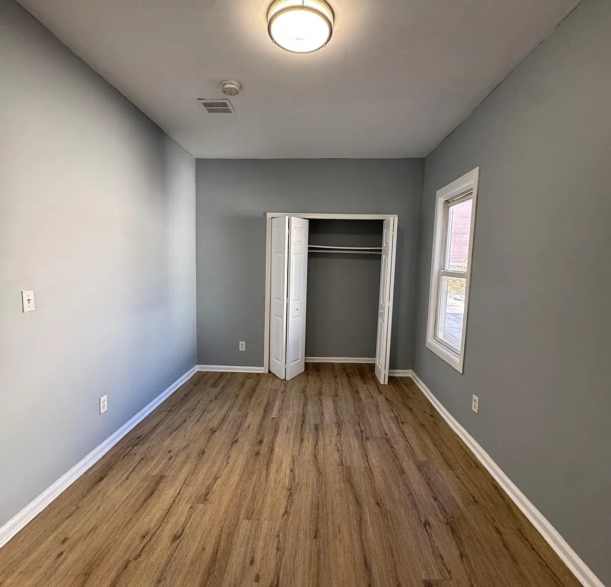 3 bed, $2,100 — Photo 2