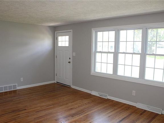 2nd image of 204 Ontario Pl