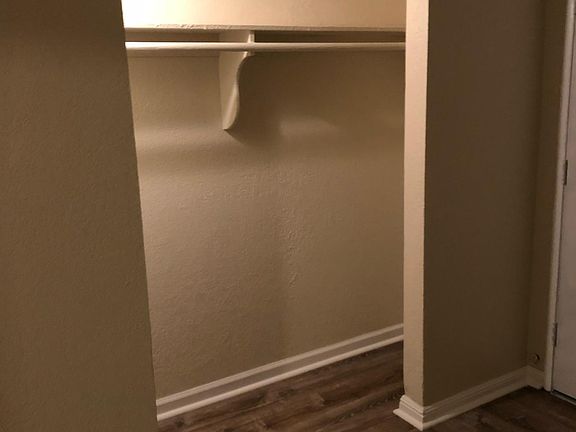5th image of 2917 Curtis Ave APT C