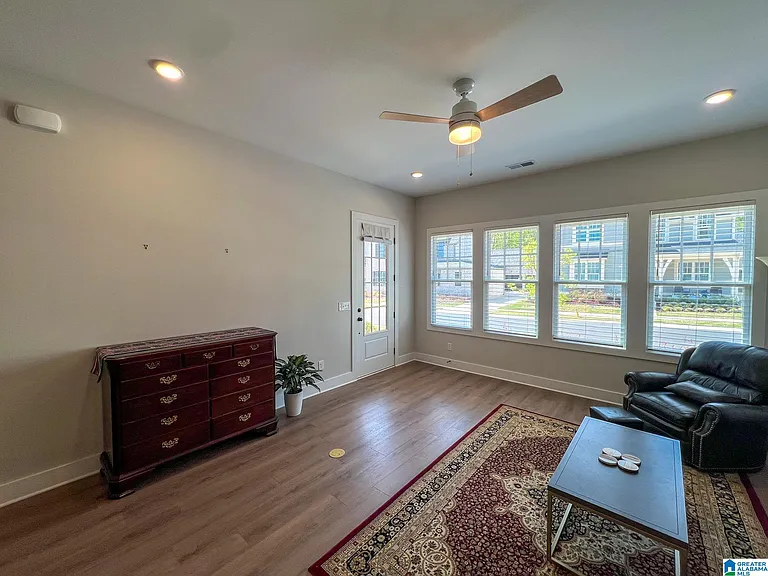 4740 Arden Way — Photo 4