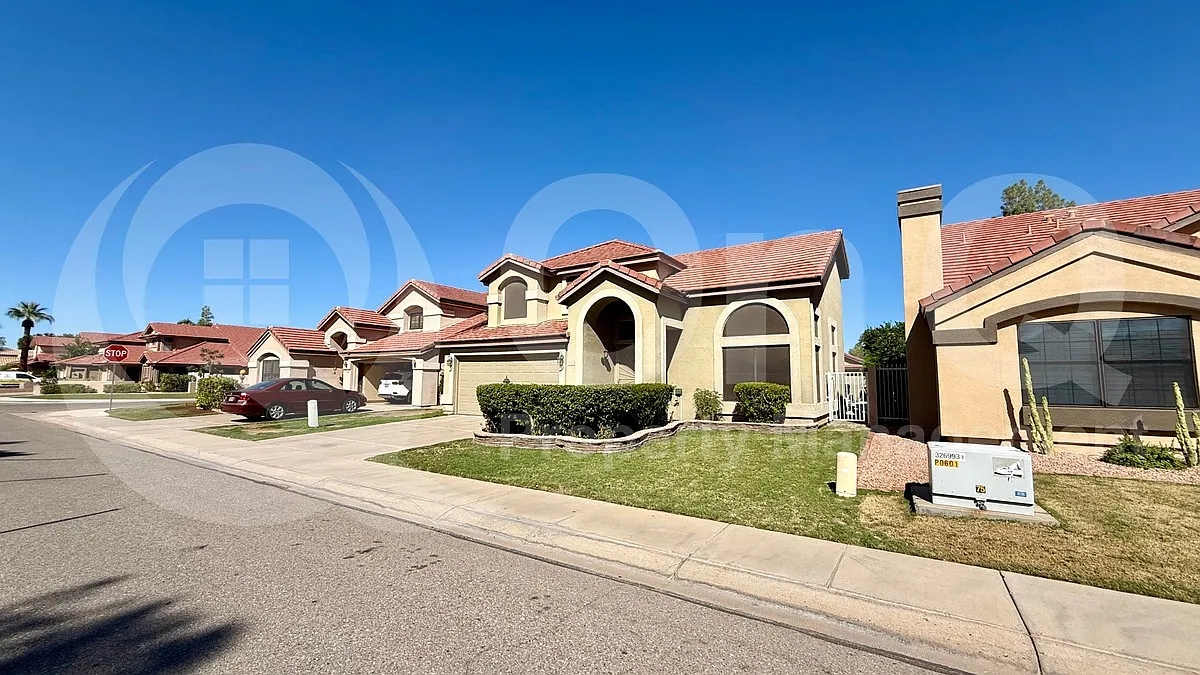 3 bed, 2.5 bath, 1922 sqft, $2,499 — Photo 2