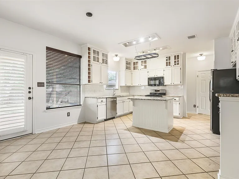 2604 Stenson Dr — Photo 11
