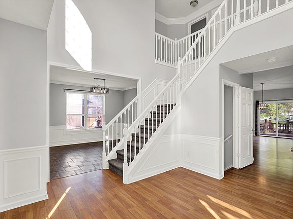 3rd image of 5704 Yorktown Rd