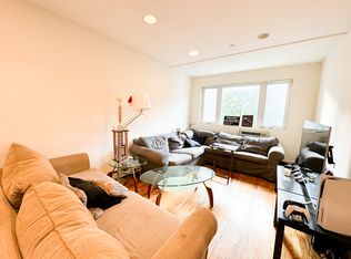 2541 38th St #3, Astoria, NY 11103