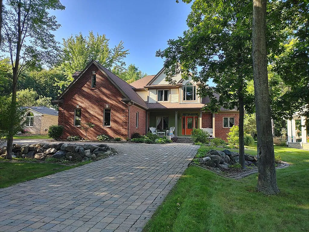 1145 Bloomer Rd photo 1