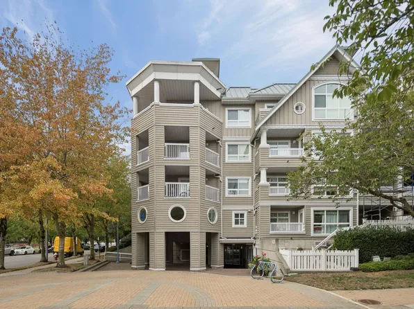 5900 Dover Cres #323, Richmond, BC V7C 5R4