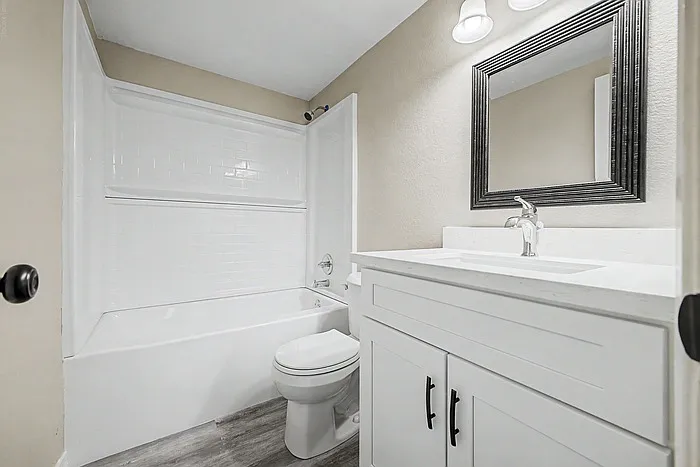 8819 W Avalon Dr — Photo 7