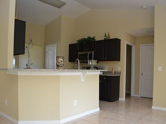 4th image of 906 Albertville Ct