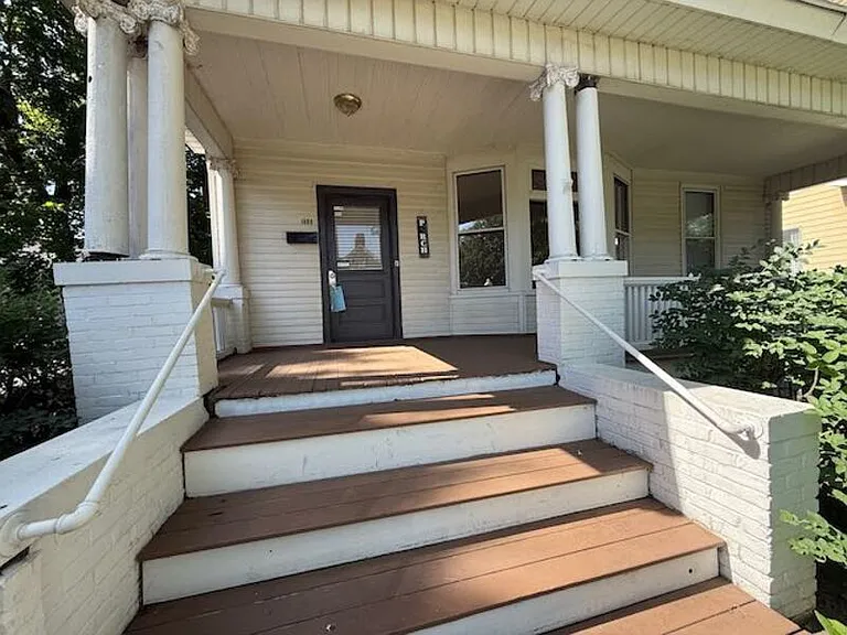 1600 W Callender Ave — Photo 2