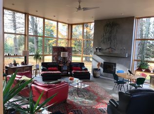 3559 Middle Village Dr, Harbor Springs, MI 49740