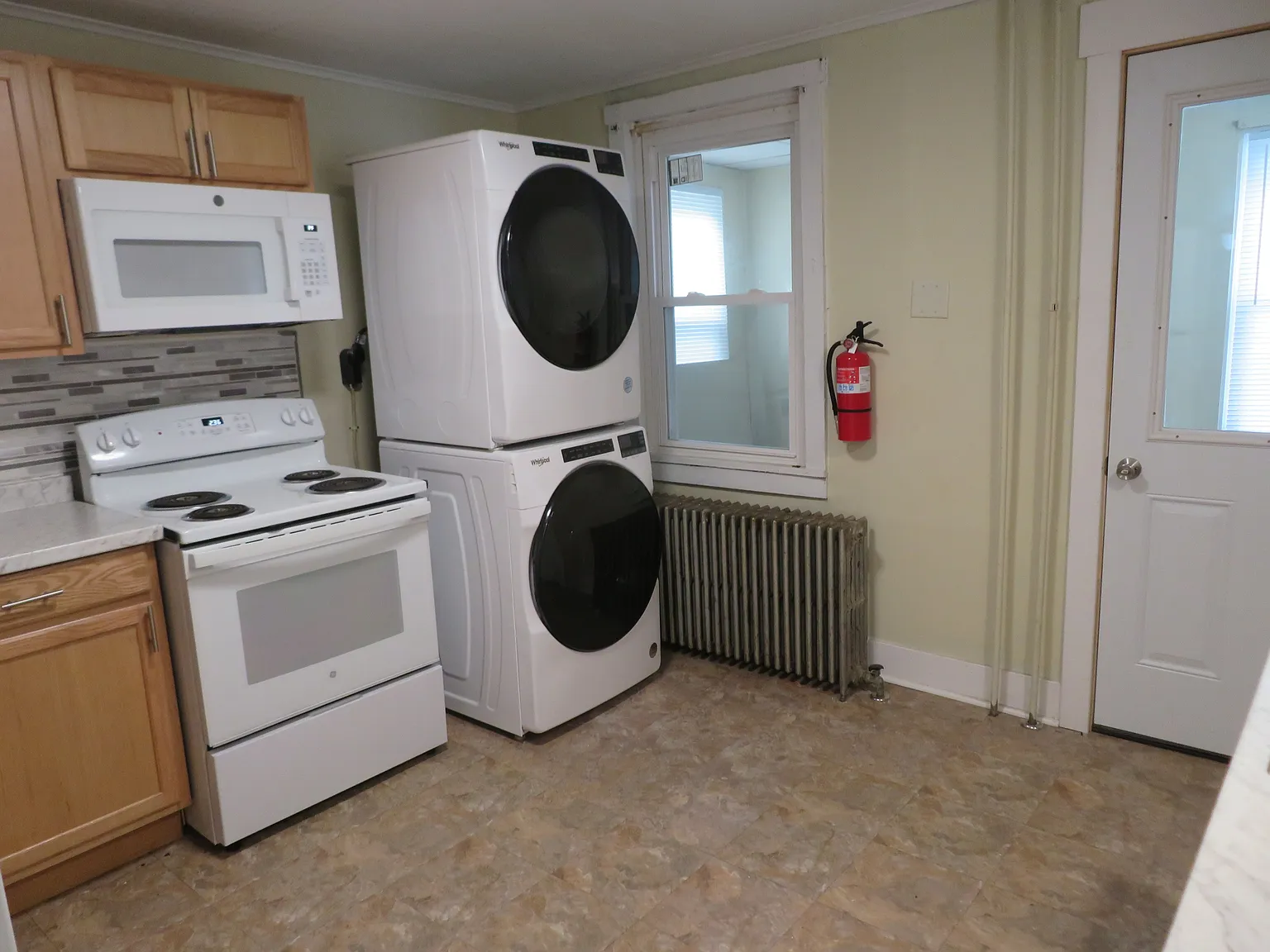 3 bed, 1.0 bath, 1112 sqft, $1,050 — Photo 4