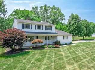 9470 Whitewood Rd, Brecksville, OH 44141
