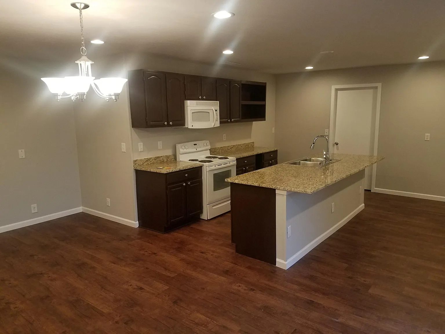 4 bed, 1520 sqft, $1,595 — Photo 3