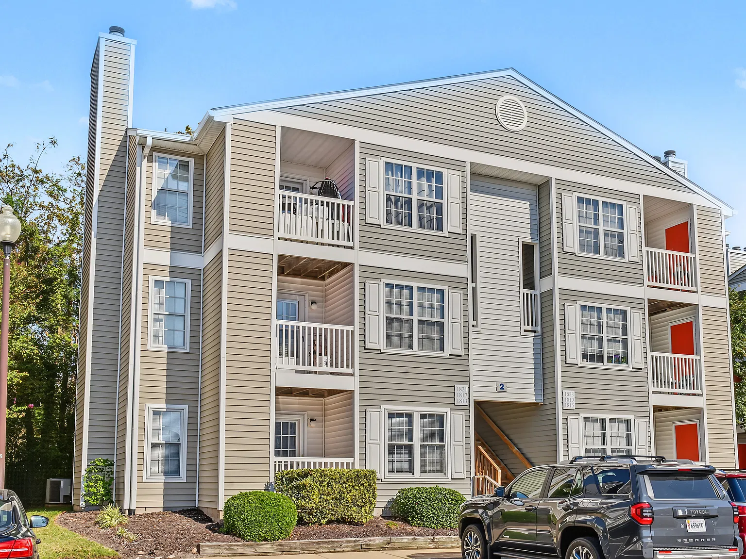 2 bed, 1010 sqft, $1,895 — Photo 4