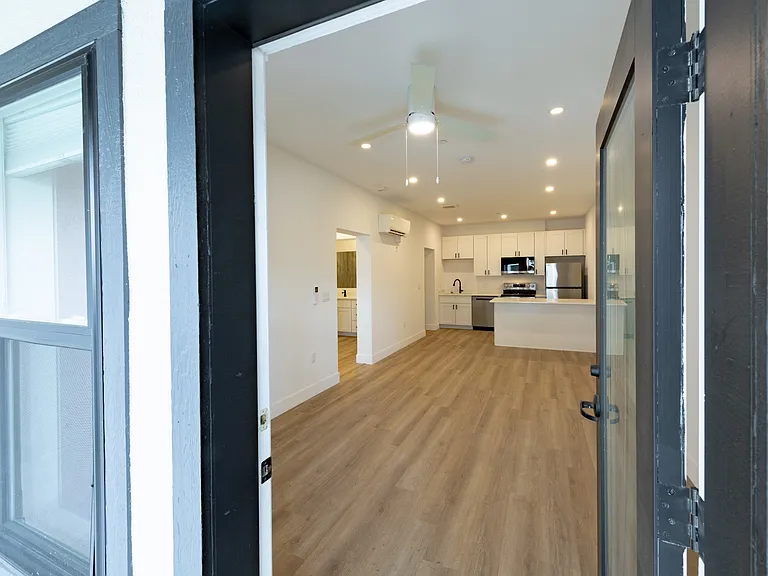 The Midland Apartments — Photo 10