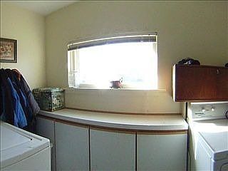 5th image of 267 Douglas St