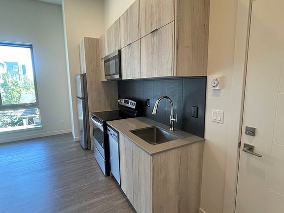 2nd image of 1525 N Webster St #301