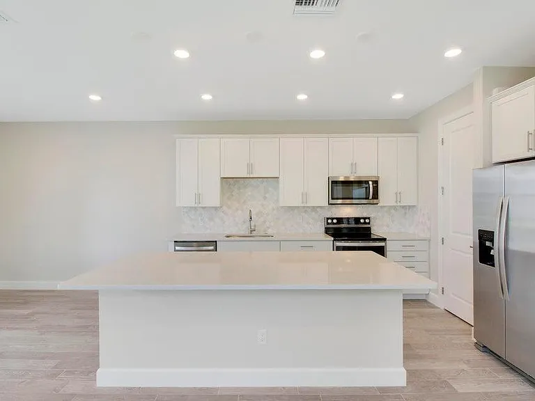 1875 SE Ocean Cove Way — Photo 6