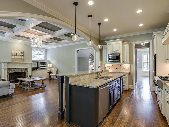 4th image of 1561 Westhaven Blvd