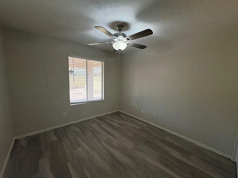 5630 W Vogel Ave — Photo 10