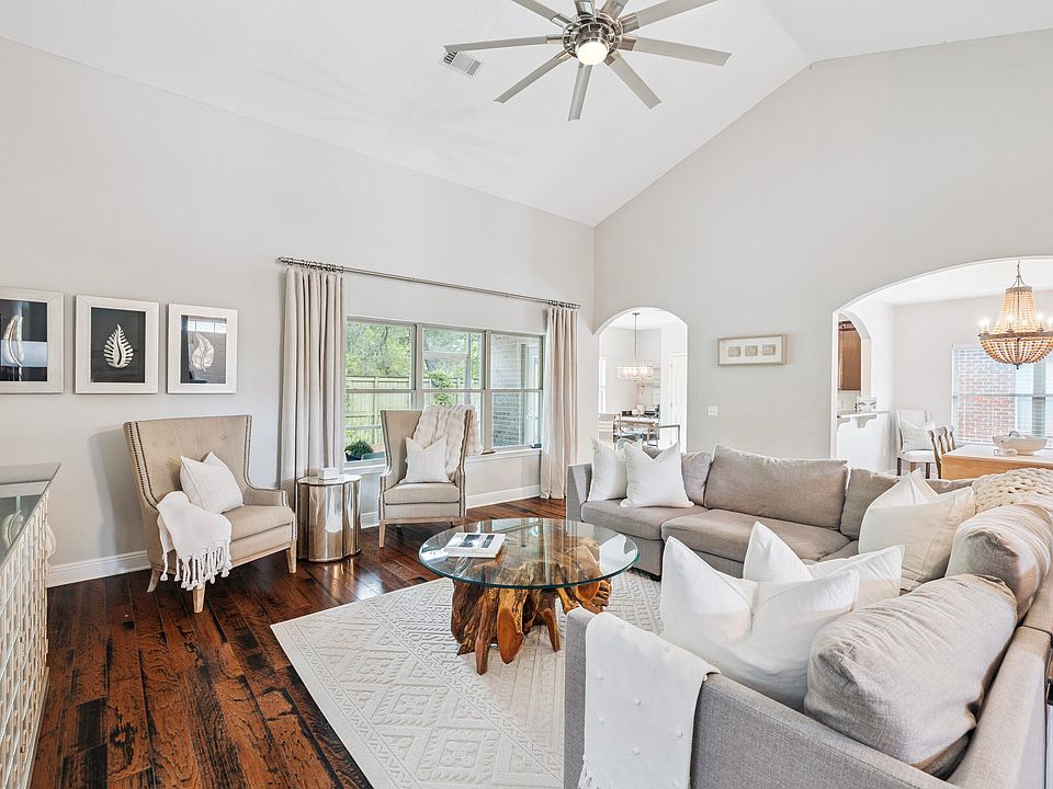 1st image of 105 Bella Blvd