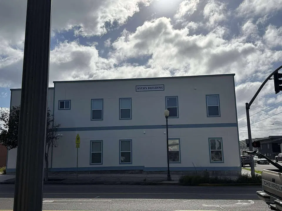 3 bed, $1,585 — Photo 1