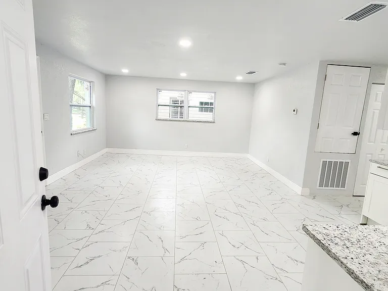 128 Kingston Ave — Photo 5