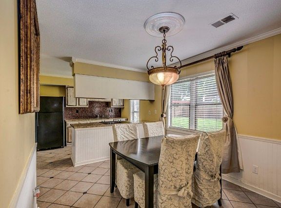 5th image of 2570 Country Trail Dr