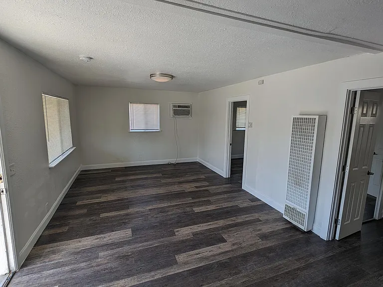 1058 Grand Ave #5 — Photo 5