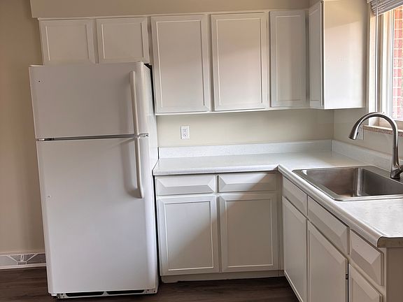 4th image of 772 S Kearney St