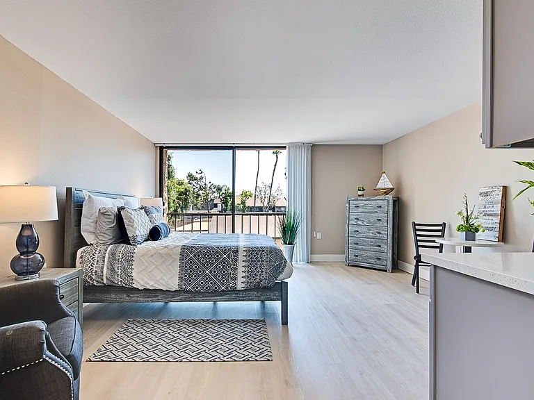 The Meridian at Laguna Hills - 55+ Active Adult Apartments — Photo 11