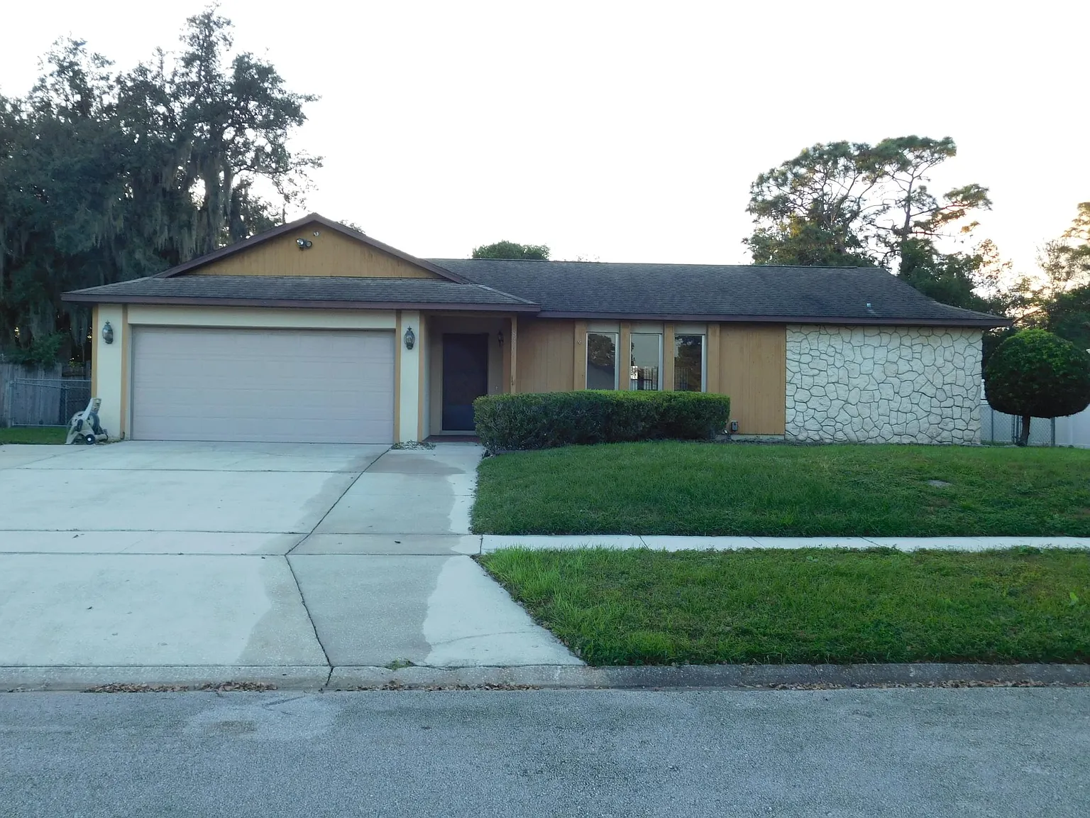 4 bed, 1571 sqft, $2,250 — Photo 2