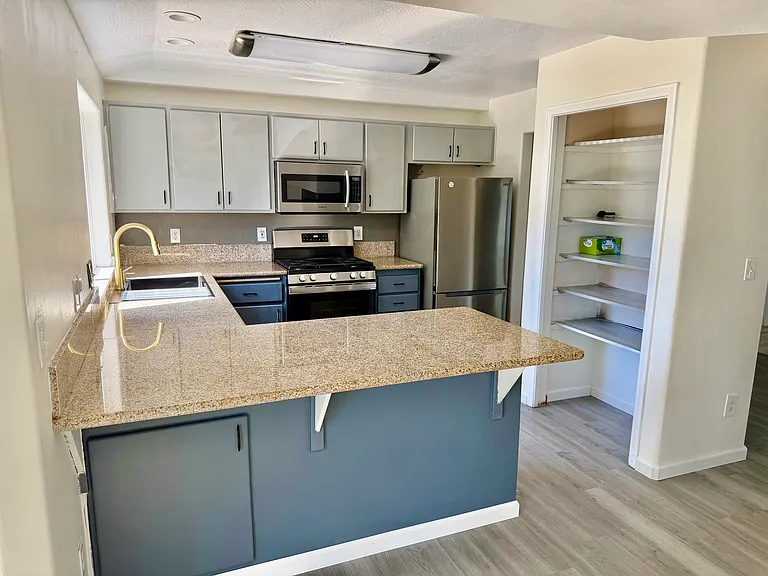 5067 Royal Ave — Photo 4