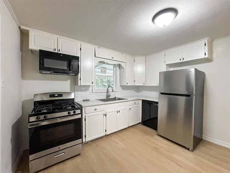 703 Texas Ave — Photo 6