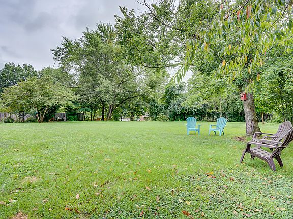 3rd image of 4370 Fontaine Cir
